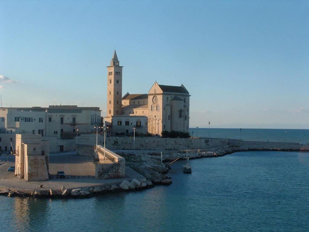 Travel And Living Hotel Trani Buitenkant foto