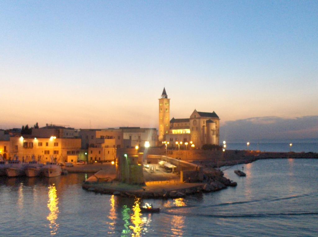 Travel And Living Hotel Trani Buitenkant foto